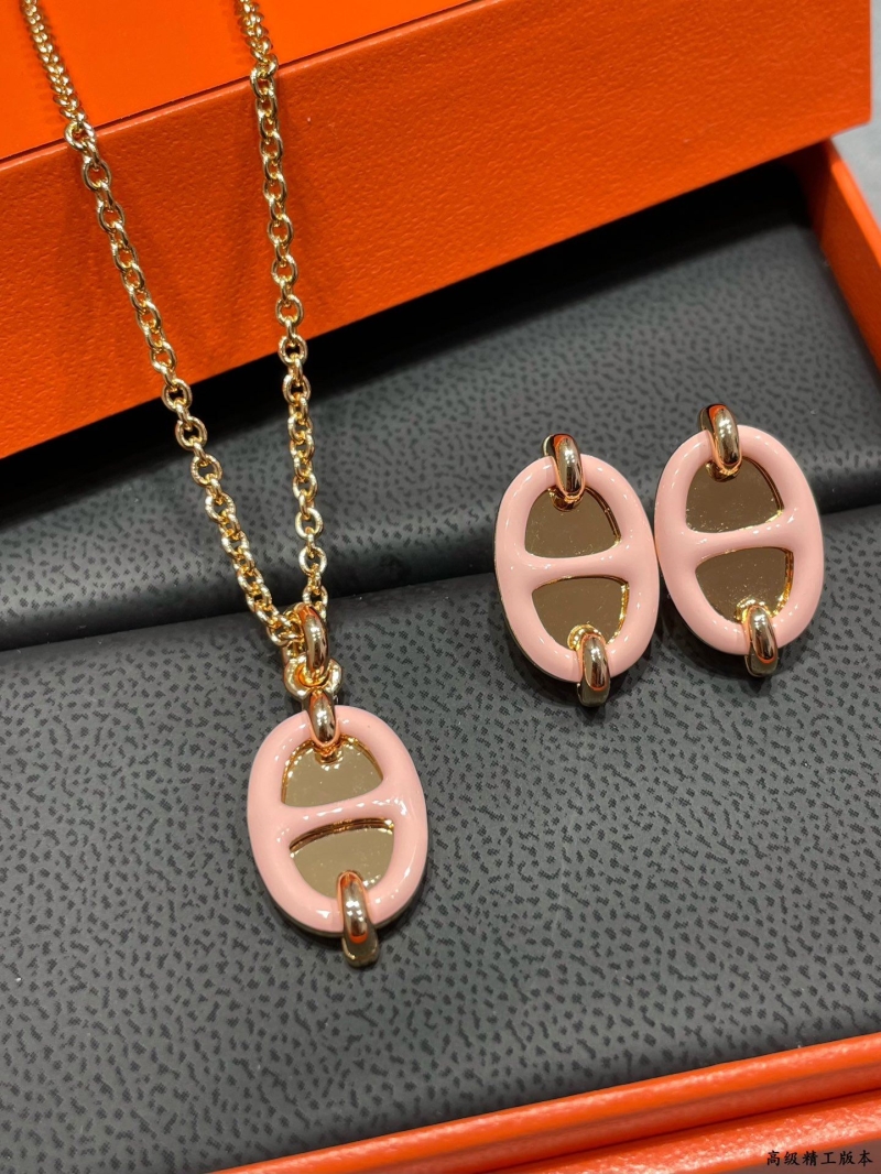 H**me5 necklaces